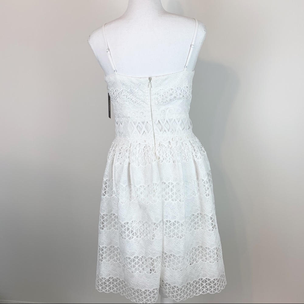 Guess NWT Lace V-neck A-line Dress women Size 2 - Picture 2 of 8